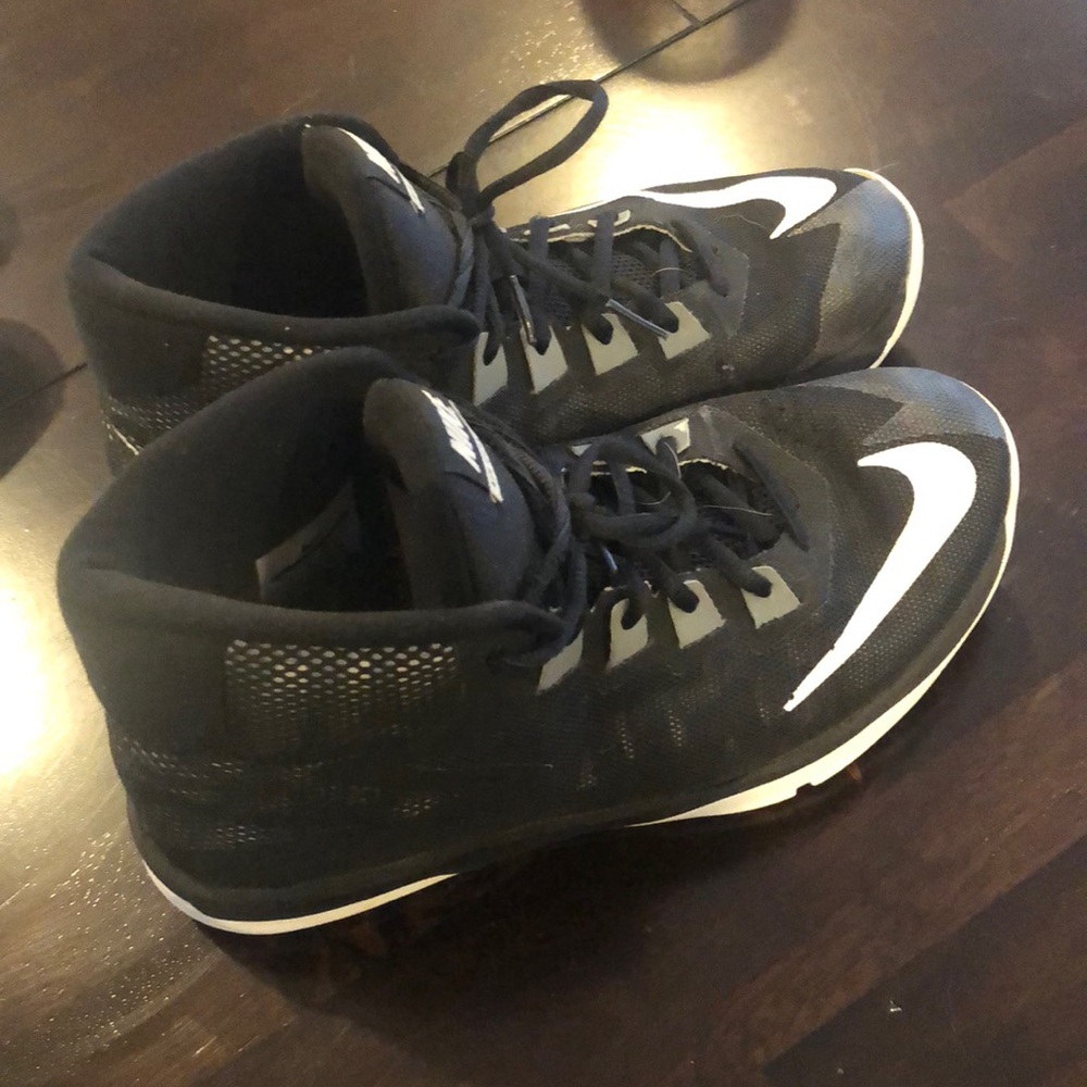Basketball shoes